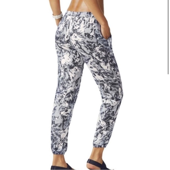 🥑5/$25 Fabletics Emily rayon Jogger ankle pants S - Picture 2 of 7